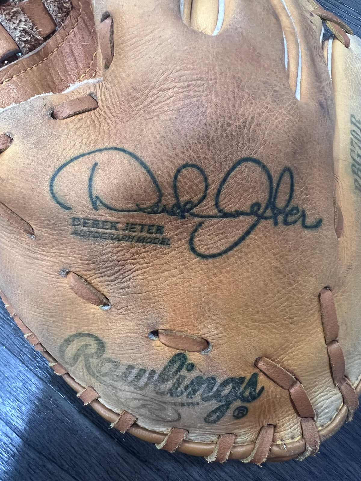 Handmade Front Pocket Wallet from Vintage Rawlings RBG70 Derek Jeter Baseball Glove